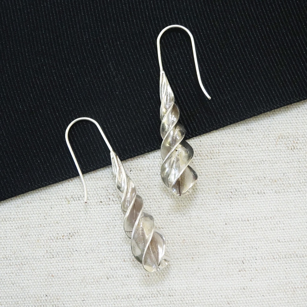 Elongated Silver Teardrop Earrings In Twisted Metal, Chic & Casual, Nwt